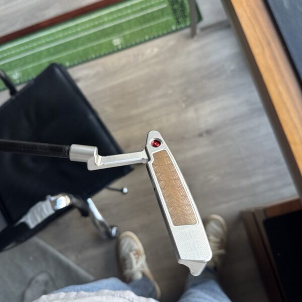Best description for Scotty Cameron Tour Only Timeless ButtonBack Teryllium Circle T Rare Sight Dot.